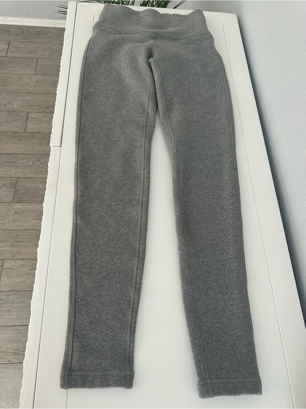 Lululemon Women’s Grey Fleece-Lined Slim Jogger Leggings